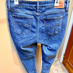 Levi's Leopard Print denim skinny jeans 32/30. $20
